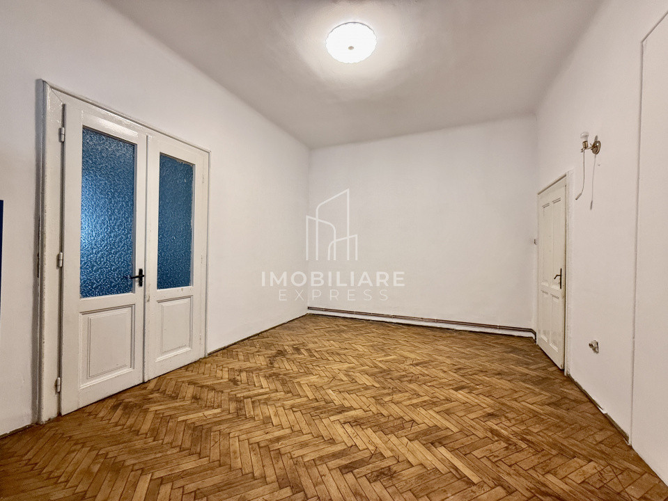 Spațiu  în casă , stradal - Semicentral  / Gară 