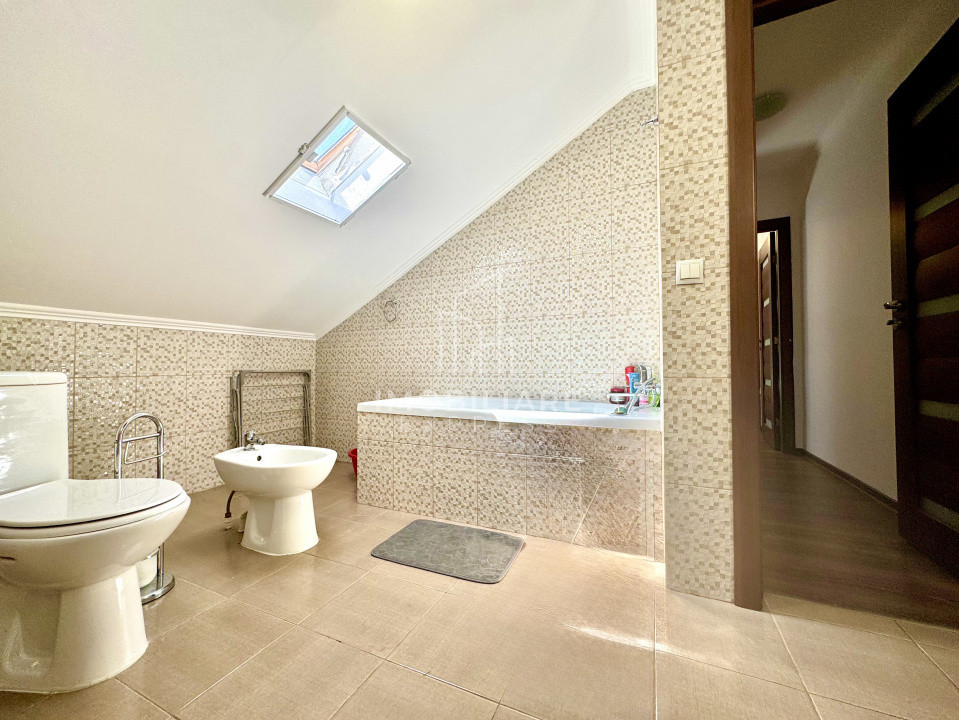 Apartament Spațios Recent Renovat Zona Centrala