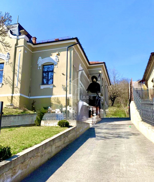 Vila interbelică cu 2000 mp teren - ultracentral