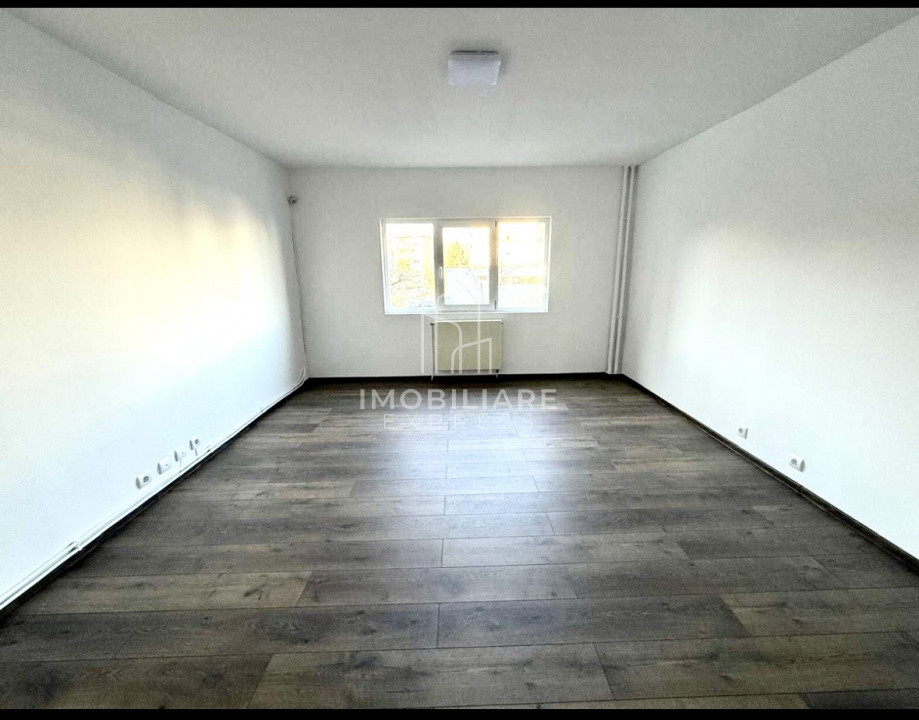 Spațiu comercial În acte , stradal - vizibilitate