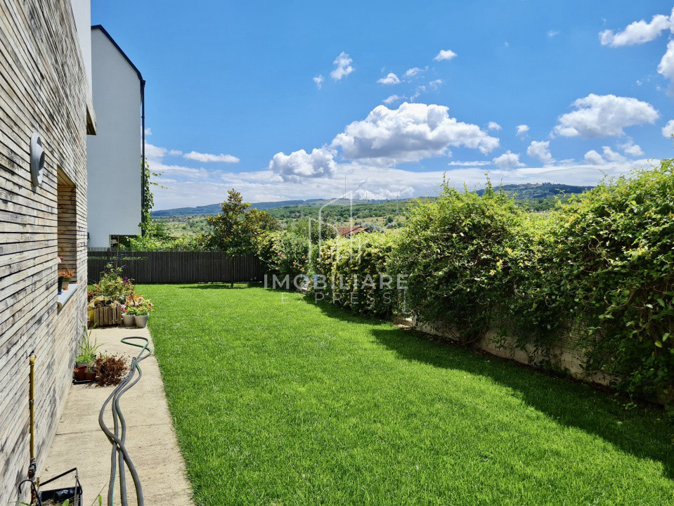 Casă High-End cu Arhitectură Modernă, Garaj