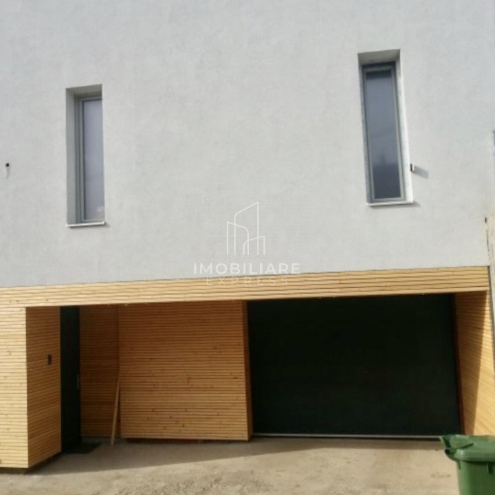 Casă High-End cu Arhitectură Modernă, Garaj