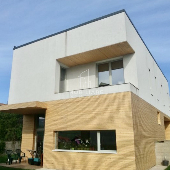 Casă High-End cu Arhitectură Modernă, Garaj