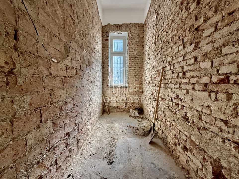 Apartament 112 mp cu 4 camere semicentral - in curs de renovare