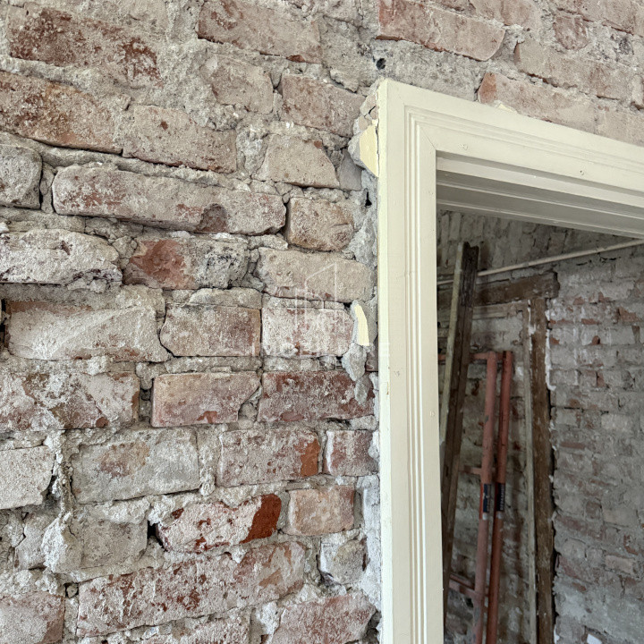 Apartament 112 mp cu 4 camere semicentral - in curs de renovare