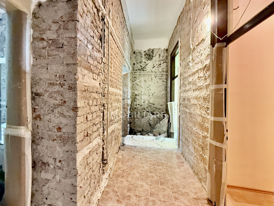 Apartament 112 mp cu 4 camere semicentral - in curs de renovare
