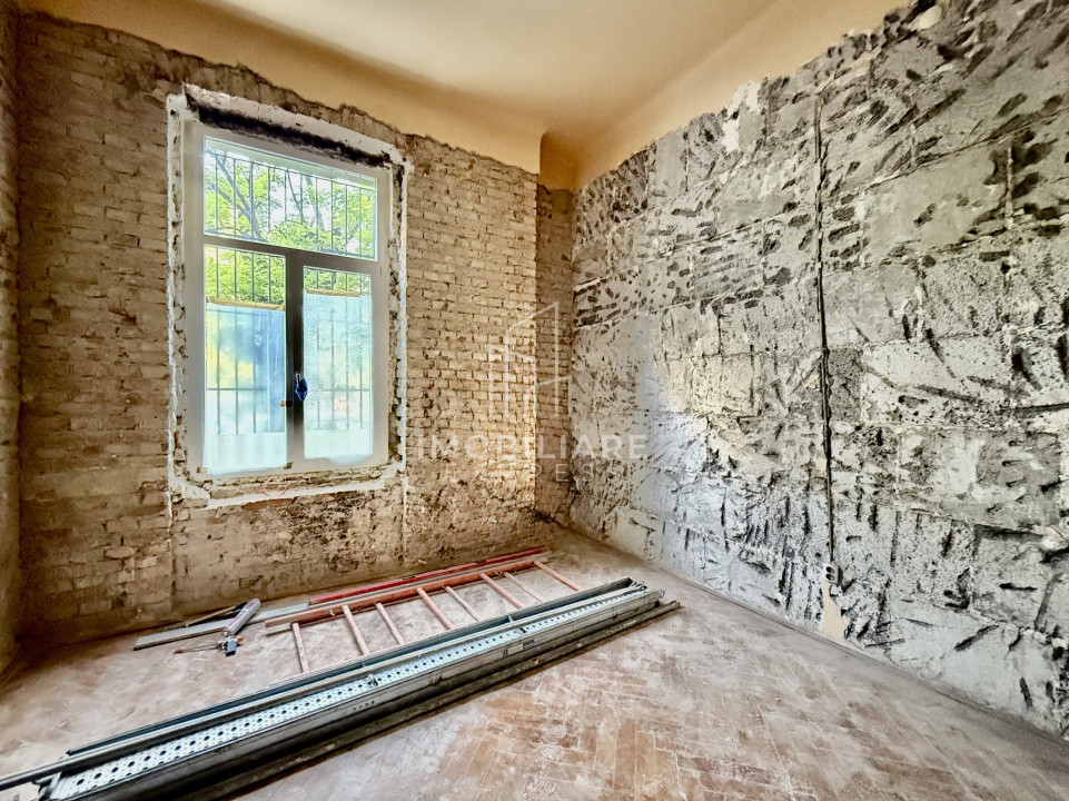 Apartament 112 mp cu 4 camere semicentral - in curs de renovare