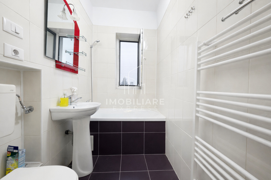 Casă renovată , cu 6 încăperi și 15 locuri de parcare 