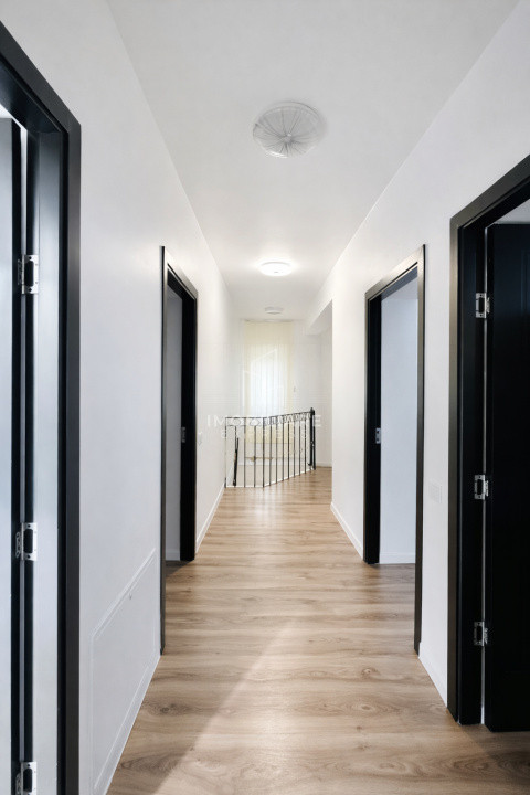 Casă renovată , cu 6 încăperi și 15 locuri de parcare 