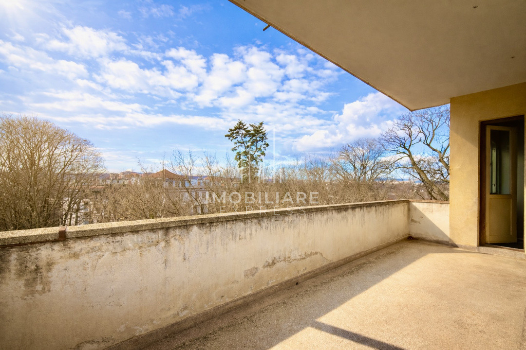 Apartament foarte spațios  | Garaj in clădire | Curte