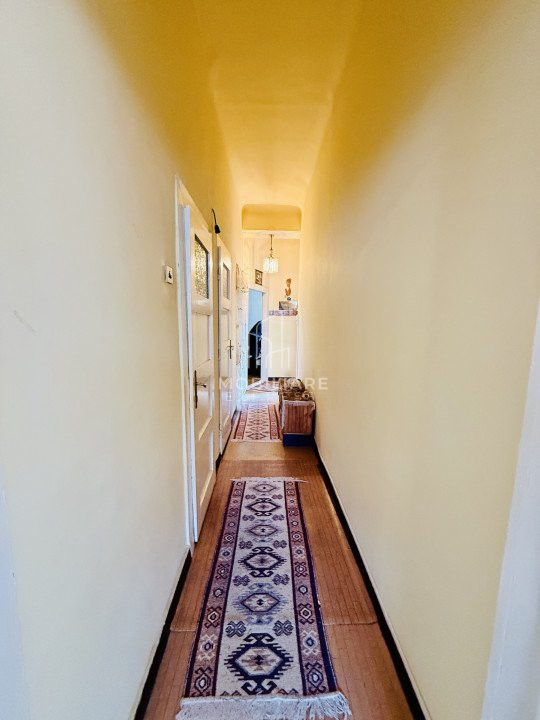 Apartament 2 Decomandat, situat Central, Parcare Privata, Liber.