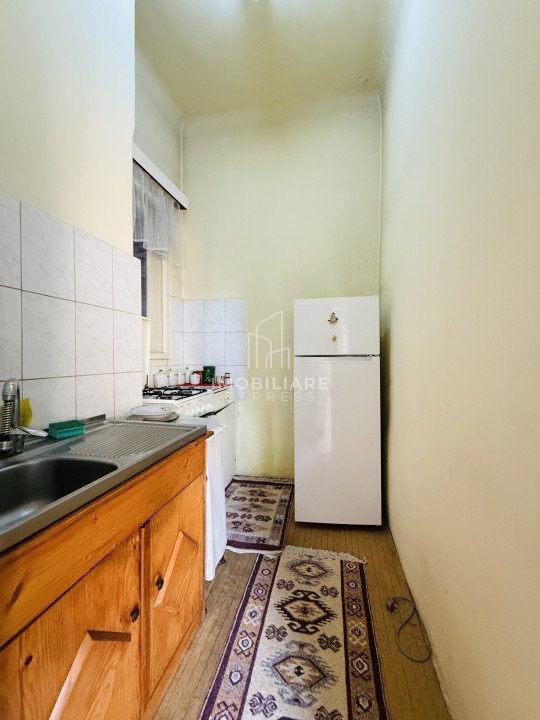 Apartament 2 Decomandat, situat Central, Parcare Privata, Liber.