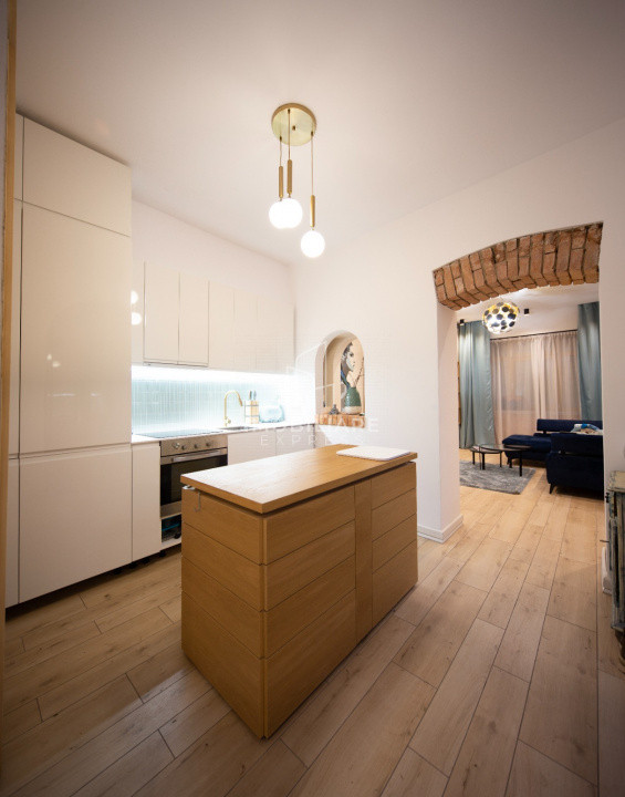 Apartament/casă cu terasă proprie - Semicentral - Scala Center