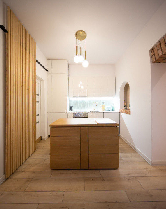 Apartament/casă cu terasă proprie - Semicentral - Scala Center