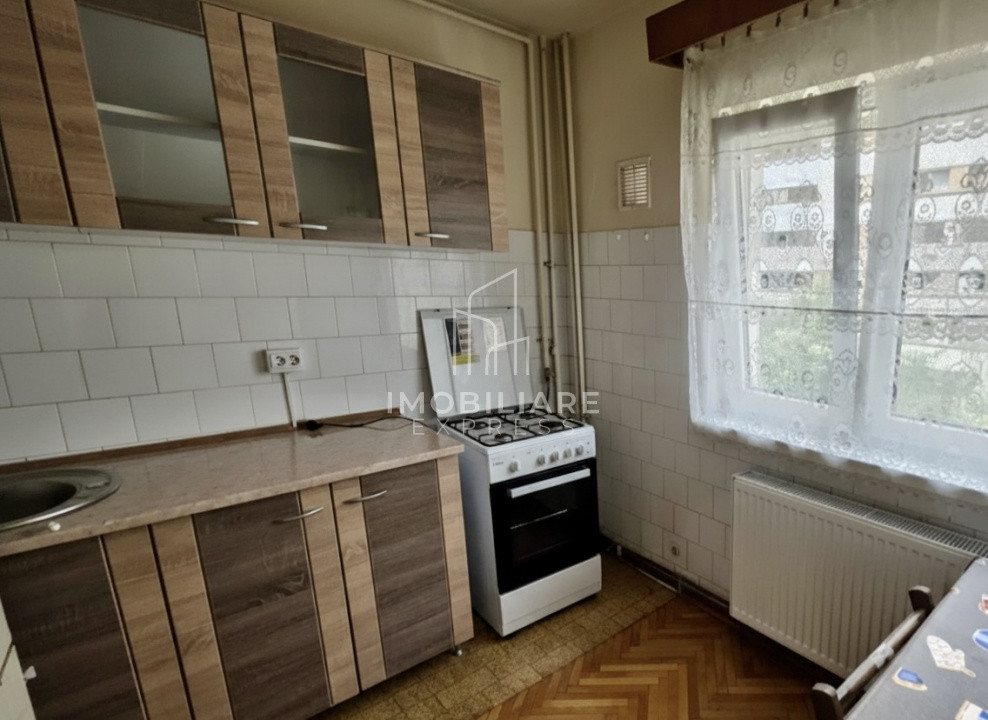 Garsonieră decomandată, libera, 40 mp, Dorobanților.