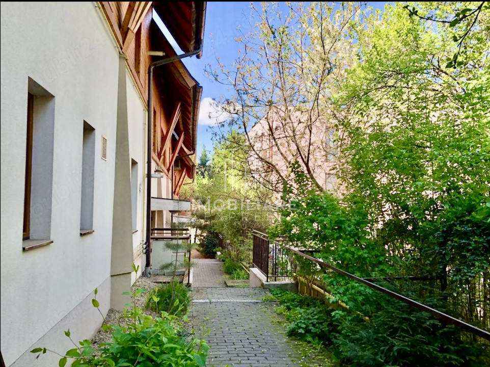 OPORTUNITATE!!! Apartament 3 camere în vilă cu parcare! 