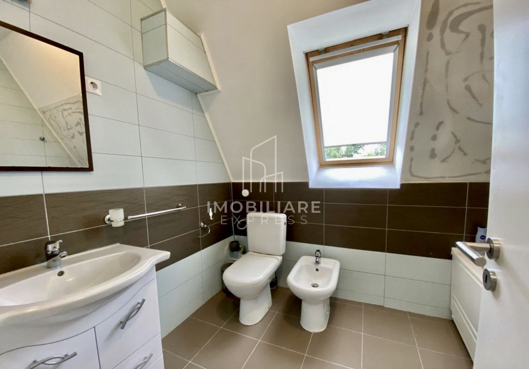 OPORTUNITATE!!! Apartament 3 camere în vilă cu parcare! 