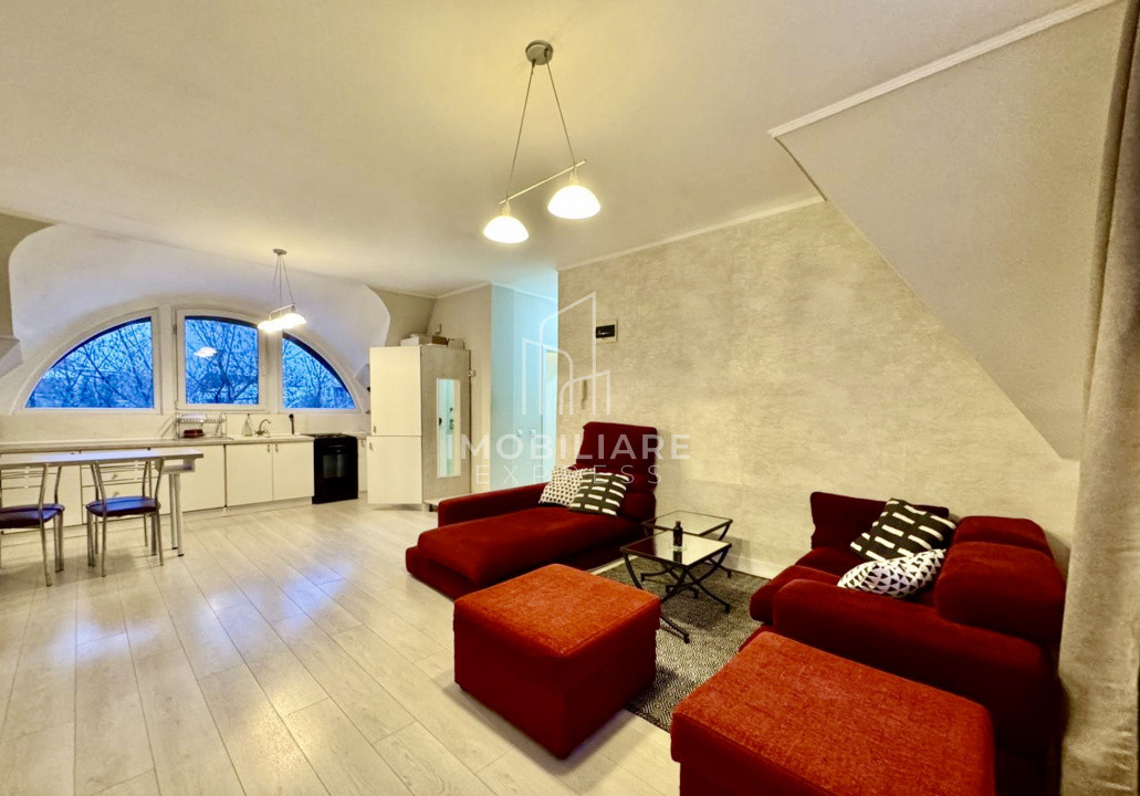 OPORTUNITATE!!! Apartament 3 camere în vilă cu parcare! 