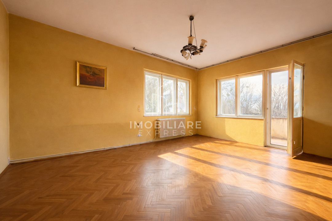 Apartament ca o casa | living + balcon 40 mp | vedere parc | garaj | curte 