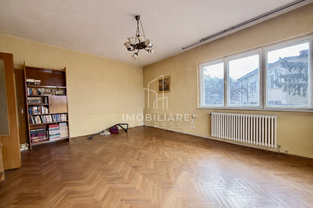 Apartament ca o casa | living + balcon 40 mp | vedere parc | garaj | curte 