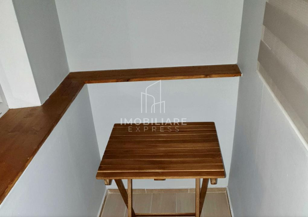 Garsonieră renovată, parter cu balcon