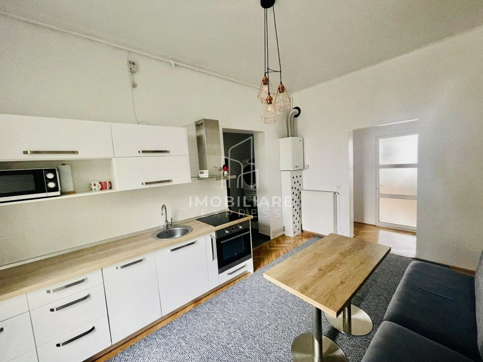 2 Decomandate plus Living, 64 mp, 2 bai, Etajul 2, Piața Avram Iancu.