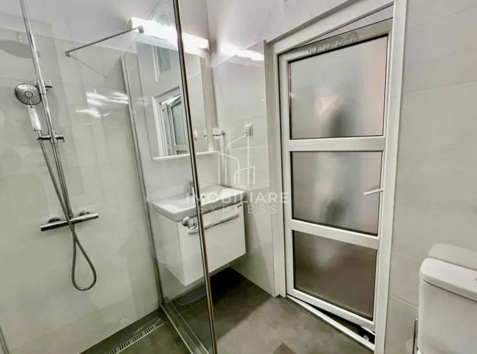 2 Decomandate plus Living, 64 mp, 2 bai, Etajul 2, Piața Avram Iancu.