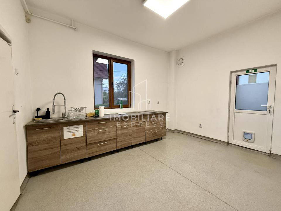 Vila individuală în centru - Parcări in curte 