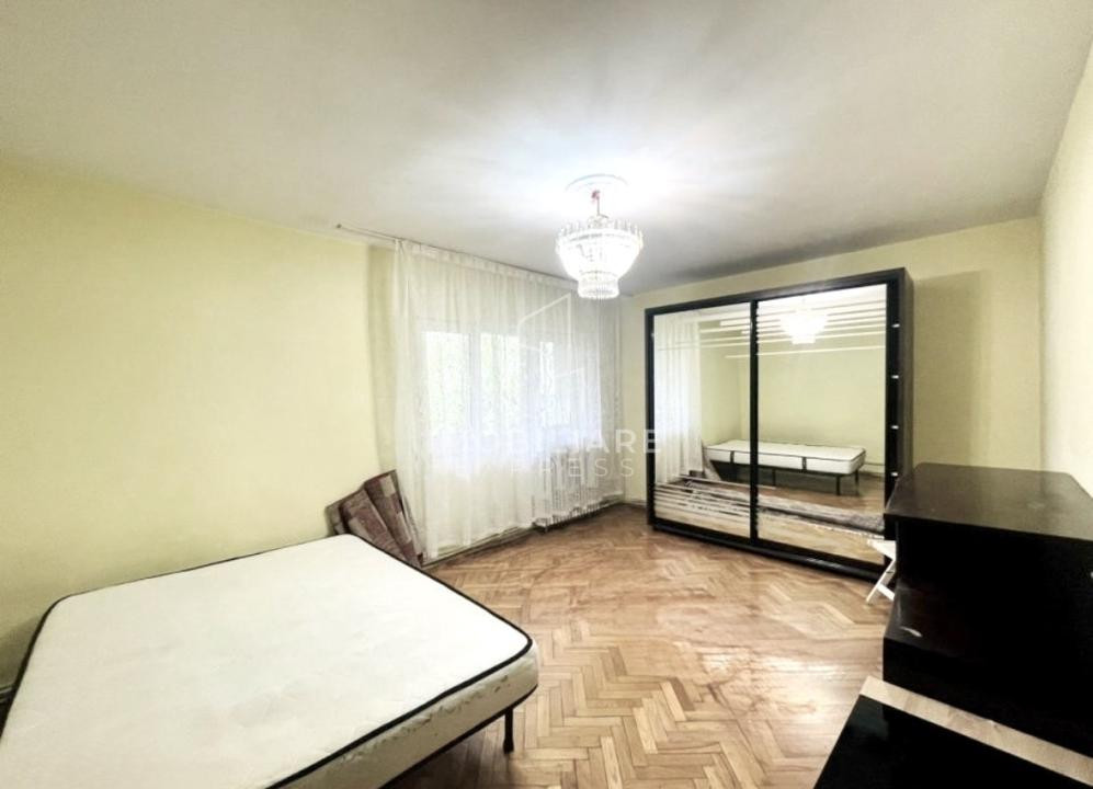 Apartament 3 decomandate , piața Zorilor 