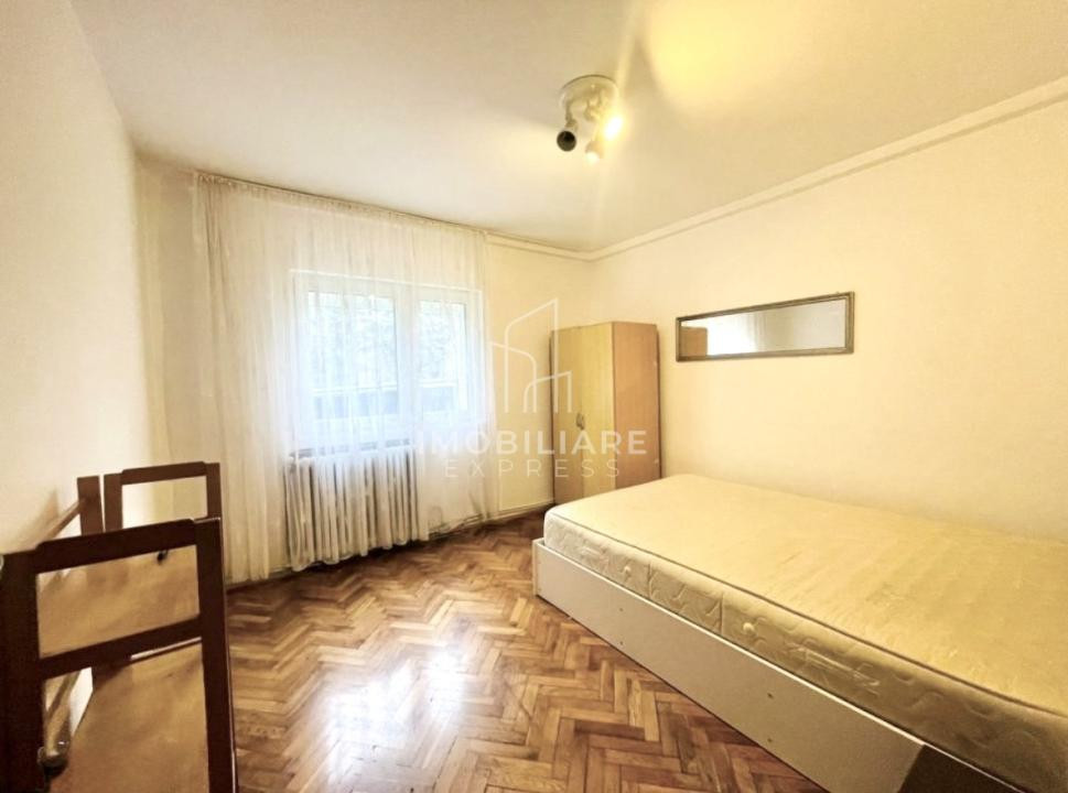 Apartament 3 decomandate , piața Zorilor 