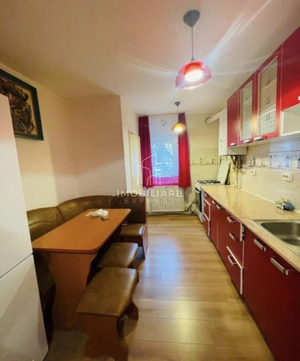 Apartament 3 decomandate , piața Zorilor 