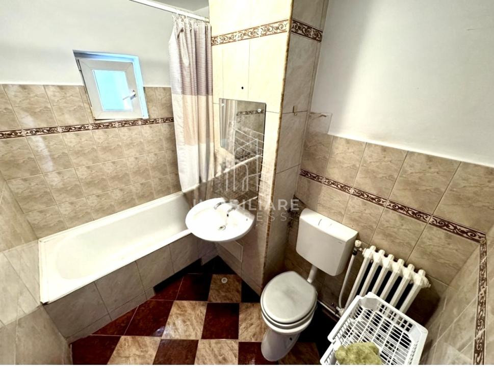 Apartament 3 decomandate , piața Zorilor 