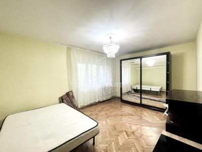 Apartament 3 decomandate , piața Zorilor 