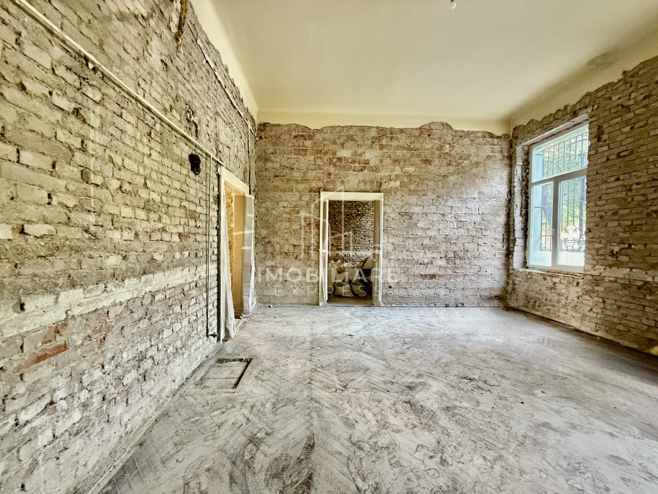 Apartament 112 mp cu 4 camere Central-Pregatit Renovare