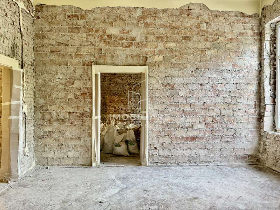 Apartament 112 mp cu 4 camere Central-Pregatit Renovare