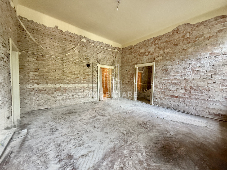 Apartament 112 mp cu 4 camere Central-Pregatit Renovare