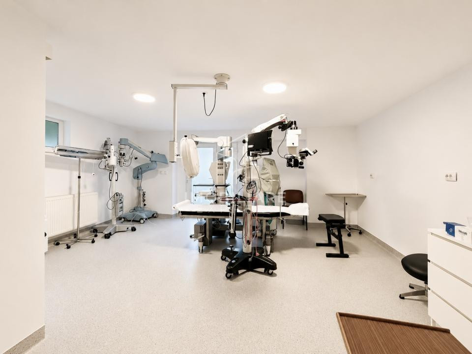 Cabinete medicale , cu acces la sală de intervenții chirurgicale 