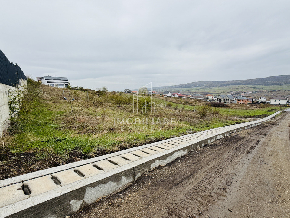 Teren Intravilan 612 mp | Deschidere la 2 Străzi | Lângă Case – Chinteni, Cluj