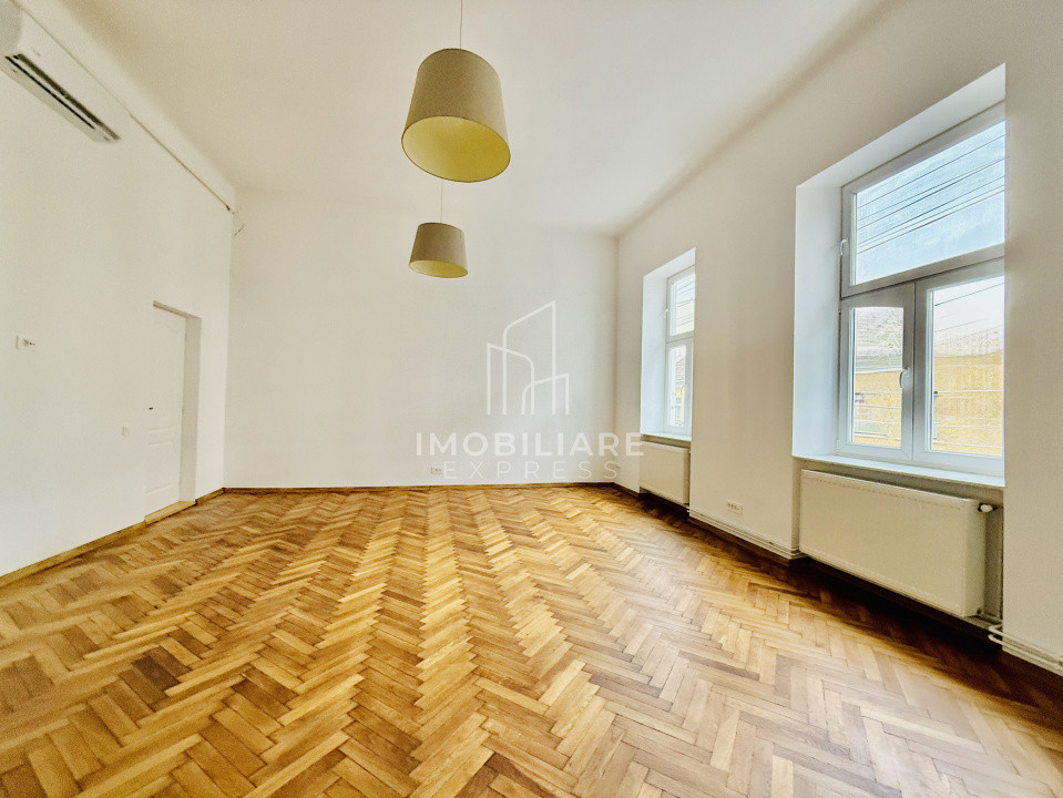 Casa Renovata Recent   - Libera - Centru 